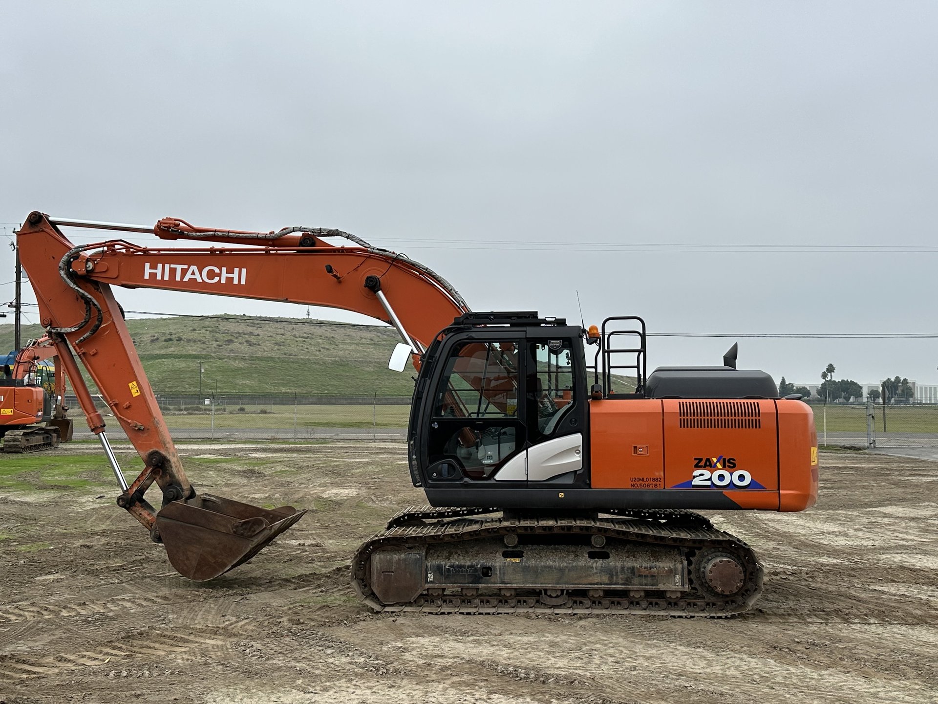 Hitachi ZX200-6 - Photo 1
